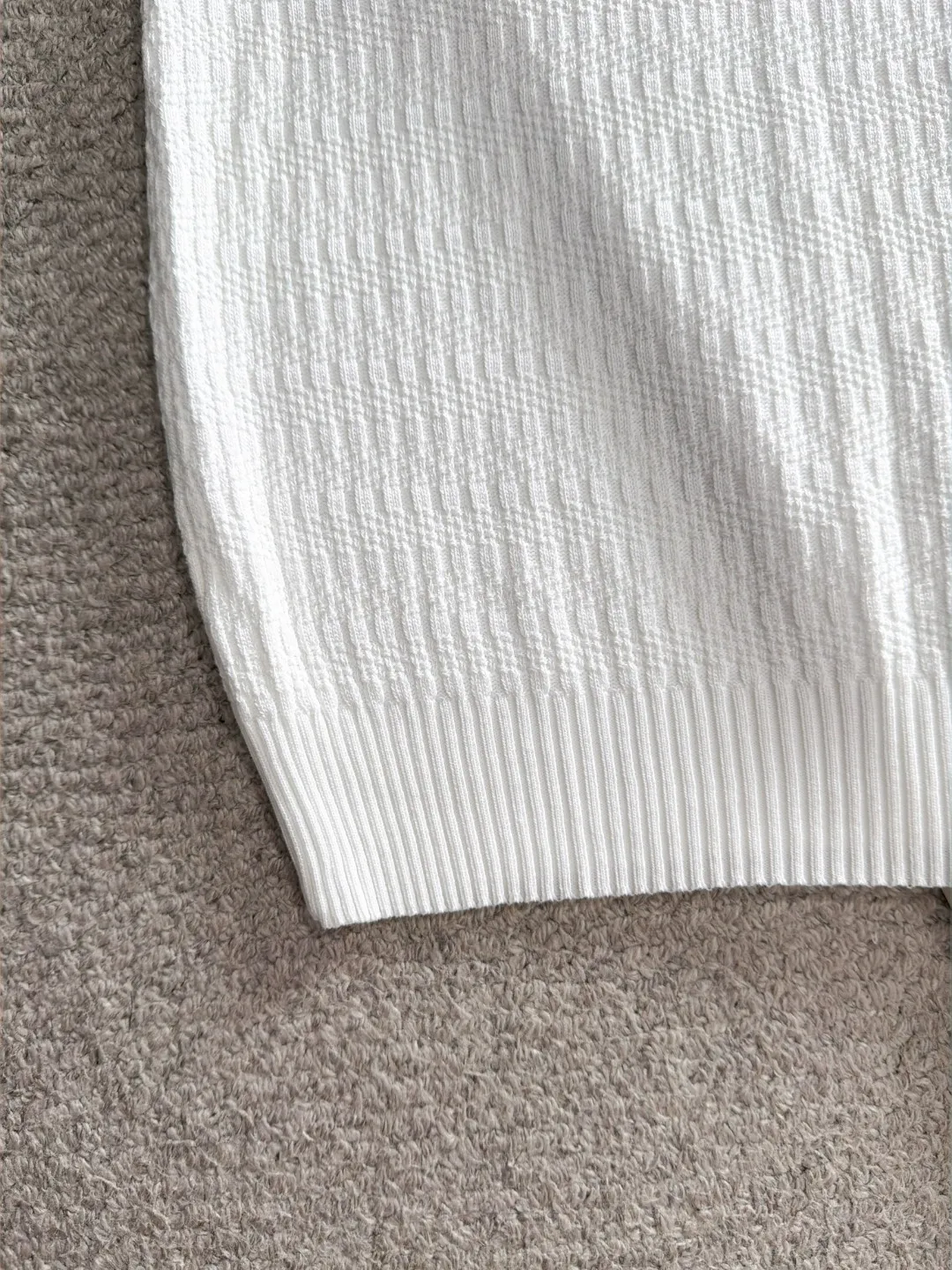 Next day shipping P165 Mouth-mounted High Quality 2026 Summer New Arrival Men's Short Sleeve T-shirt Made of combed cotton yarn knitted cotton fabric, pure cotton high-weight special yarn, it feels full of weight when weighed, and the upper body is more textured than ordinary T-shirts. This texture can cope with the weather easily and is suitable for both hot and cold! The pattern on the chest adopts three-dimensional embroidery technology, and is perfectly produced stitch by stitch with reference to the original version! Loose fit design, looks noble. Size: M to XXXL